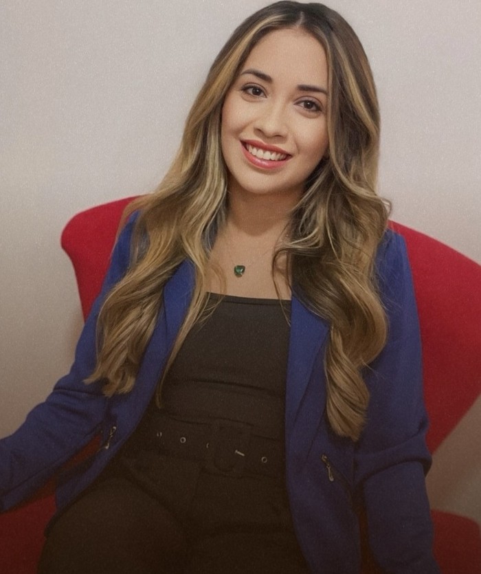 Tatiane Mendonça sorrindo